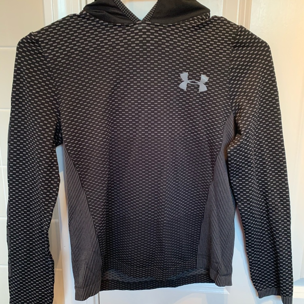 Boys under Armour pull over. Smoke free home